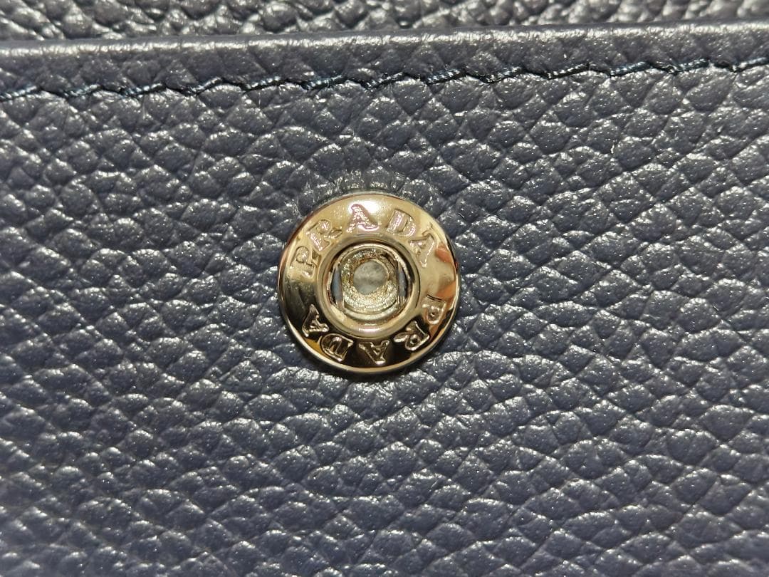 未使用品 プラダ 2MO738 トライアングルロゴ 小銭入れ付き 二つ折り財布