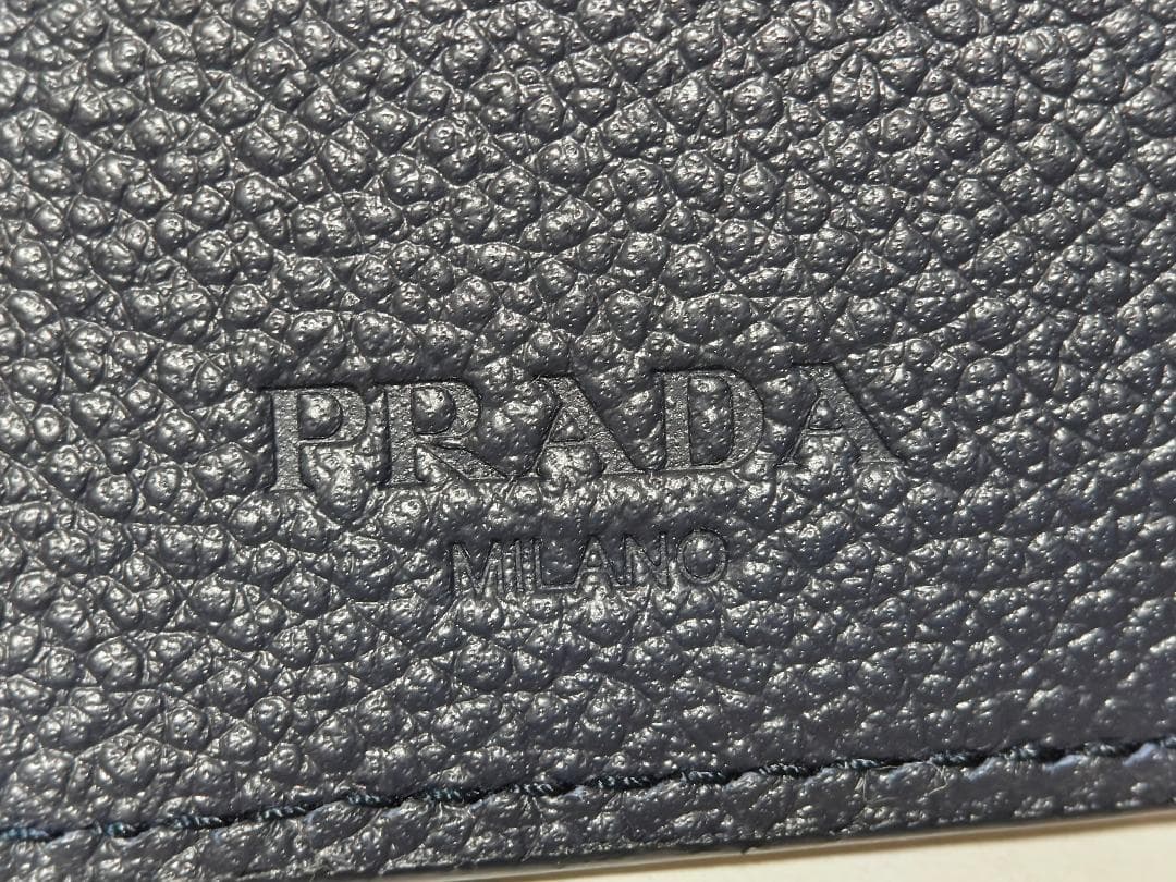 未使用品 プラダ 2MO738 トライアングルロゴ 小銭入れ付き 二つ折り財布