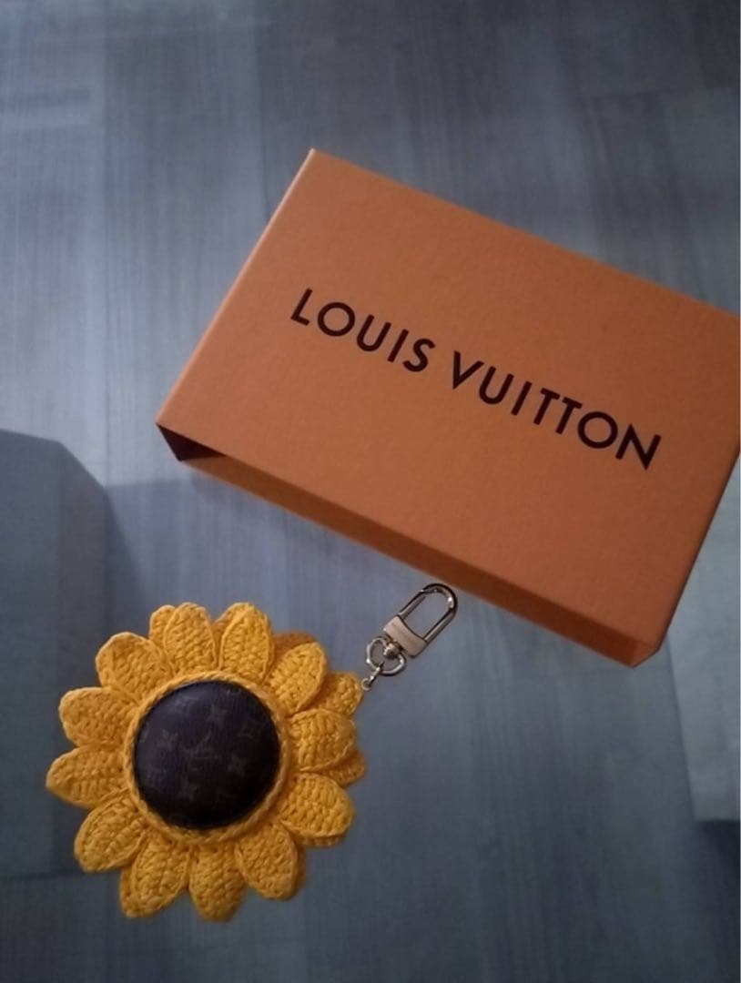 入手困難　ルイ・ヴィトン　バッグチャーム・サンフラワー クロシェ