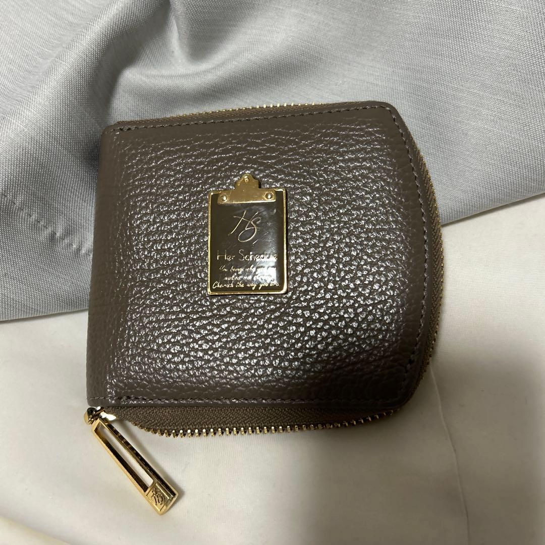 ハースケジュール　二つ折り財布