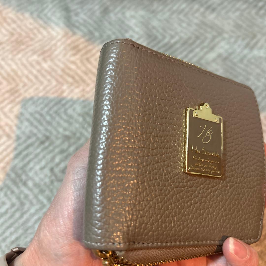 ハースケジュール　二つ折り財布