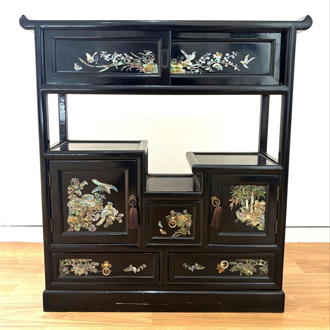 螺鈿細工の飾り棚　黒色　茶箪笥　花鳥の絵柄　段違い　和風　希少