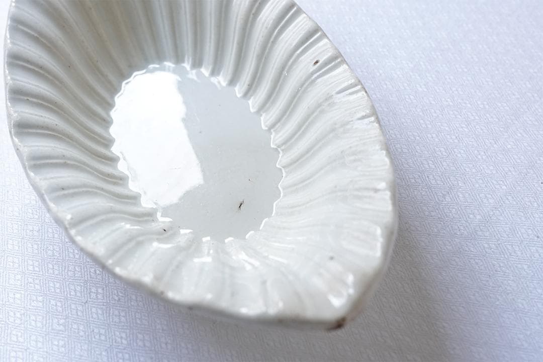 フランスアンティーク　ボルドー　美しい　エンボス　ラヴィエ　25.8cm