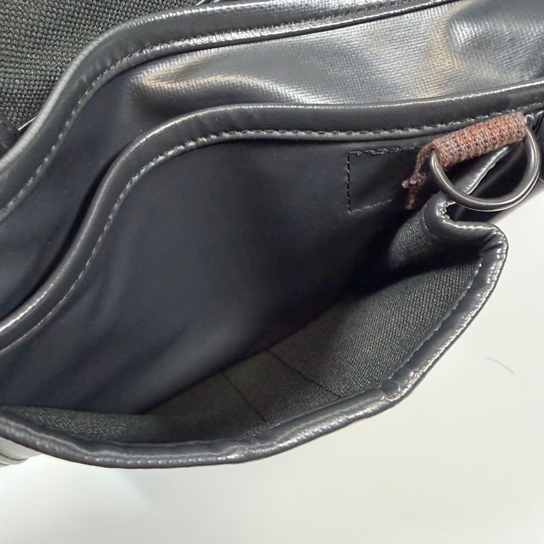 【極美品】ラゲッジレーベル　メッセンジャーバッグ　ライナー　黒系　赤バッテン