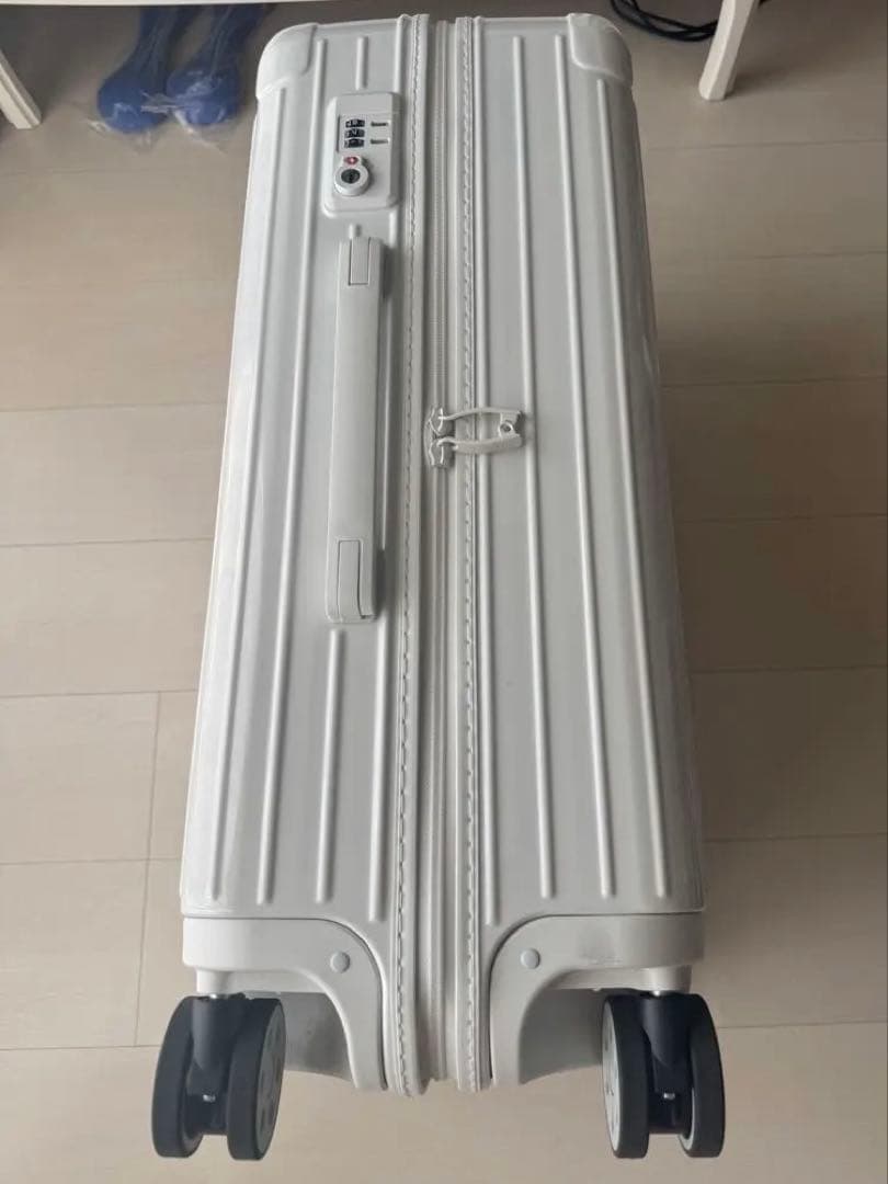 【Fuminori】　RIMOWA エッセンシャル M グロスホワイト