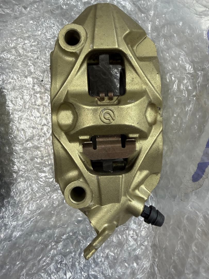 モ*ー様 GPZ900r brembo ゴールド ブレーキキャリパー デュアルピ