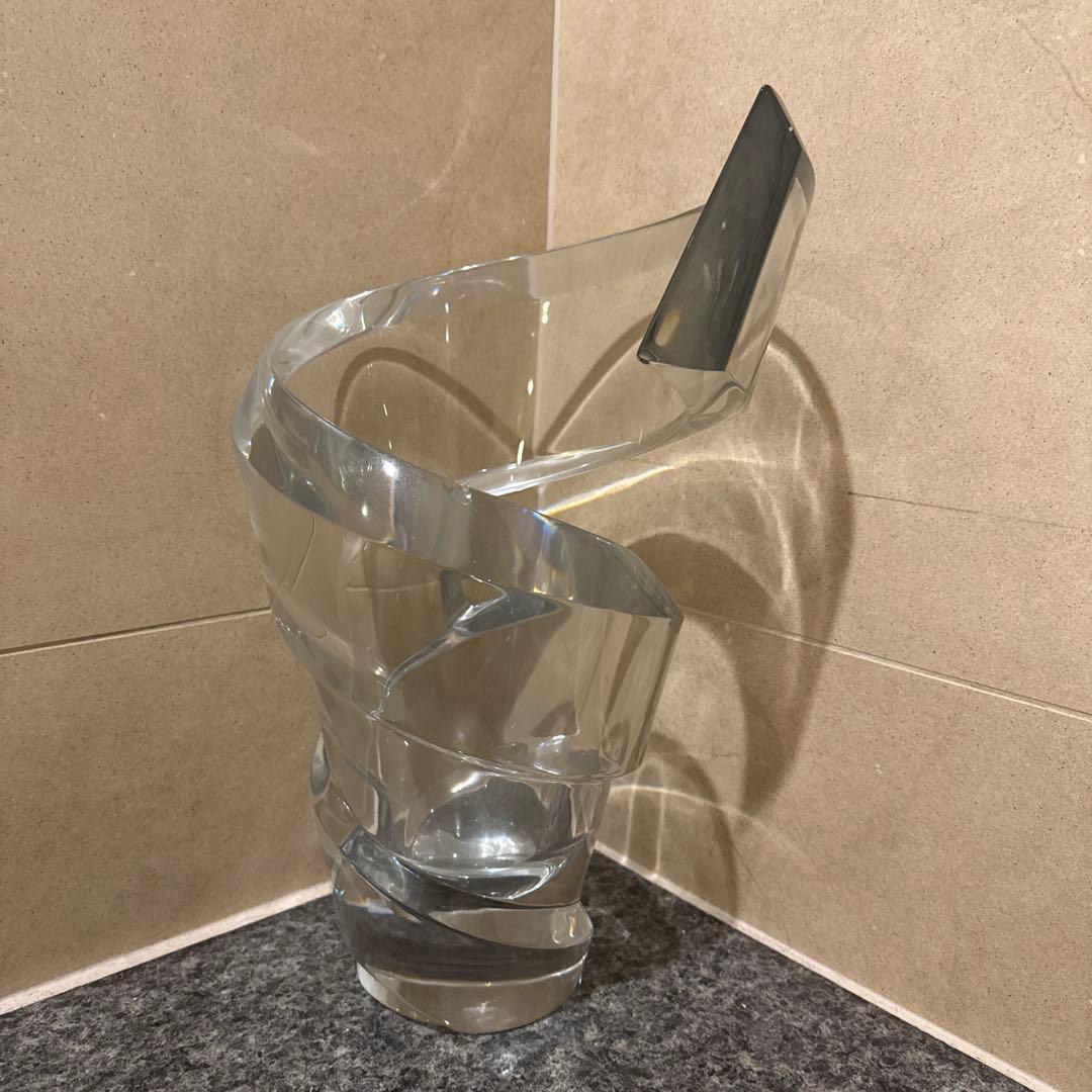 バカラ スパイラル フラワーベース 花瓶