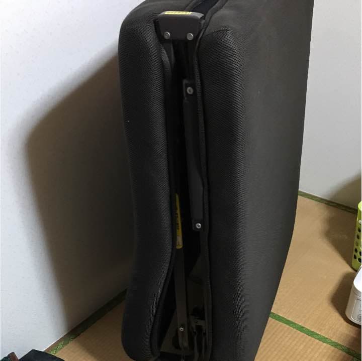 折りたたみベッドです。ほぼ未使用です。ワンルームに最適だと思います。