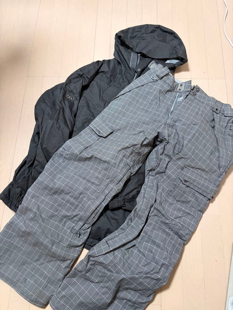 し*げ様 スノーボードウェアセット（黒ジャケット・グレーのチェックパンツ）