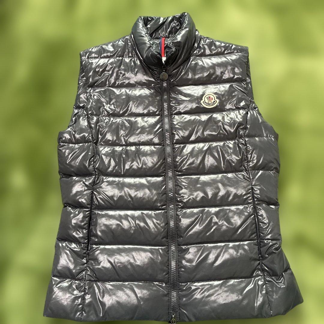 MONCLER グレー ダウンベスト
