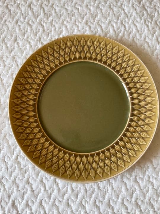 クイストゴー　レリーフ24cmプレート