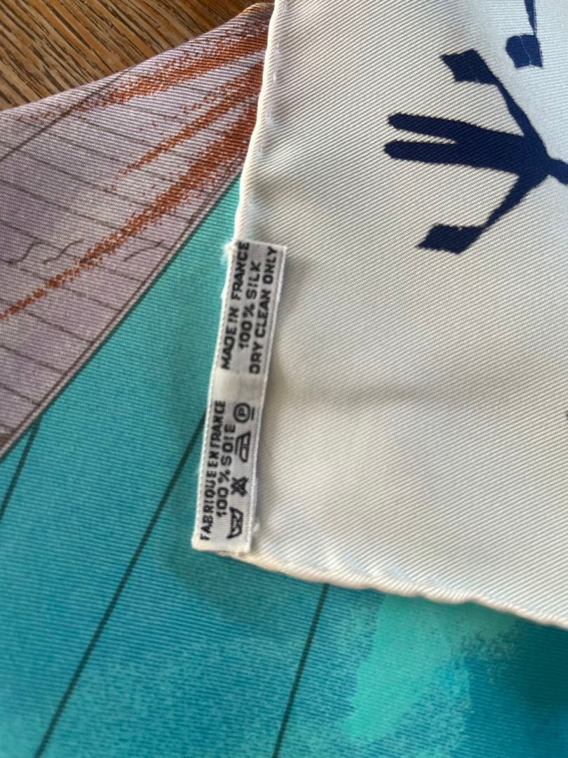 ■新品■未使用■ HERMES 【疾走】カレ90シルク100%