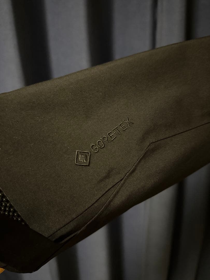 ハードシェルジャケット“ゴアテックス クレアス”