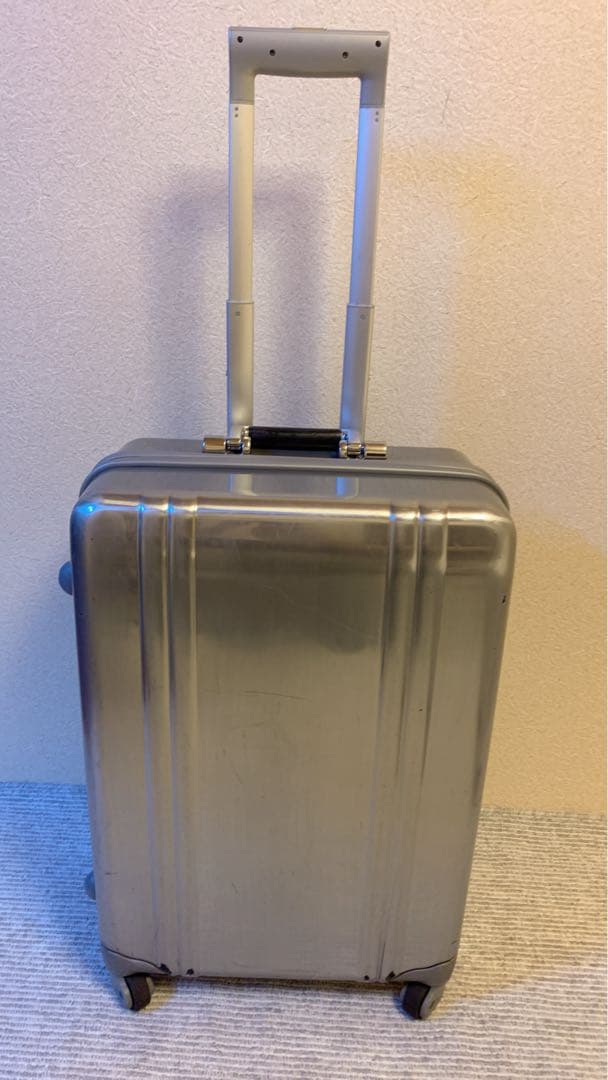 ZERO HALLIBURTON キャリーケース 4輪 59L シルバー