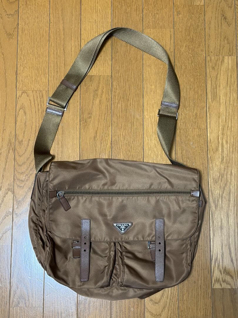 PRADA　ブラウン メッセンジャーバッグ ナイロン製