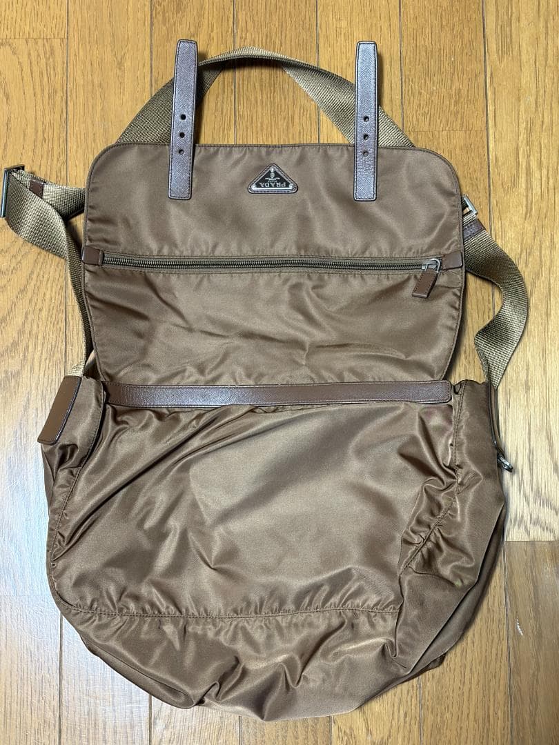 PRADA　ブラウン メッセンジャーバッグ ナイロン製