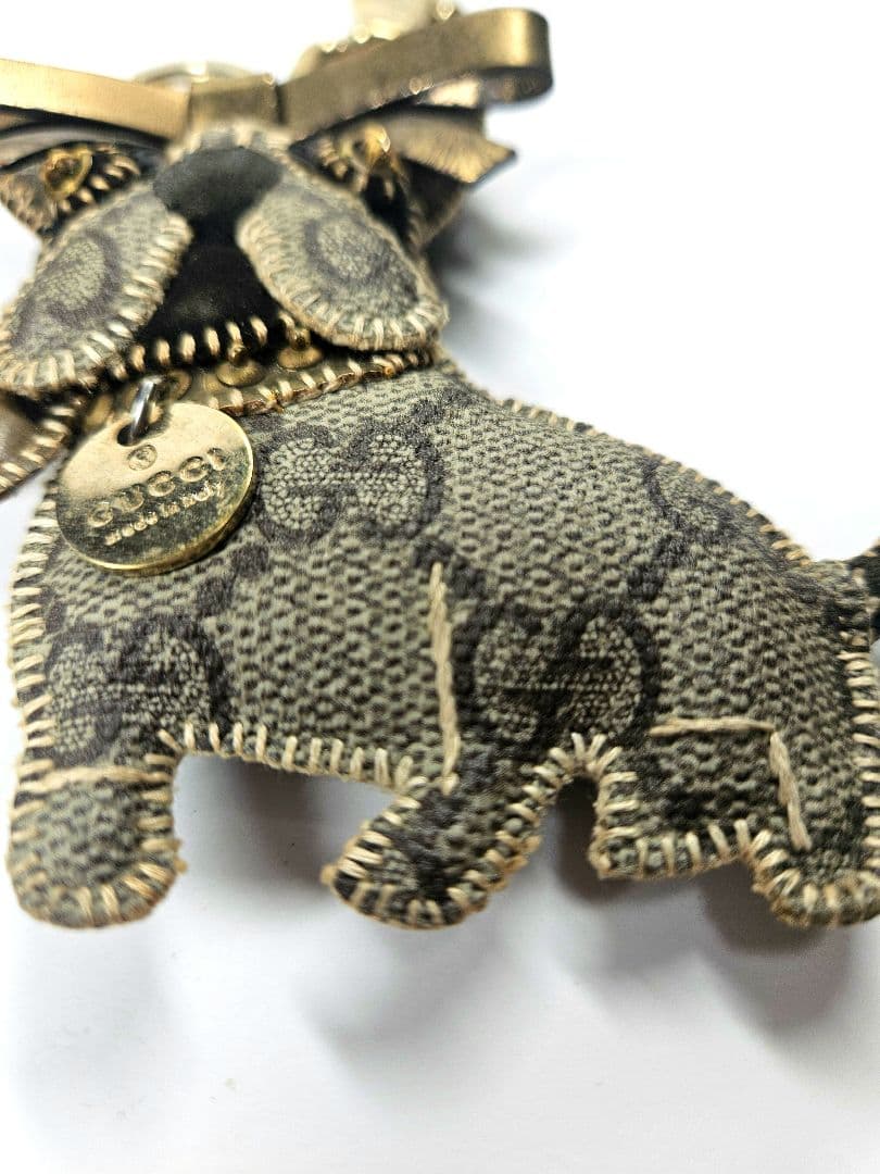 Gucci グッチョリ 犬型キーホルダー リボン付き