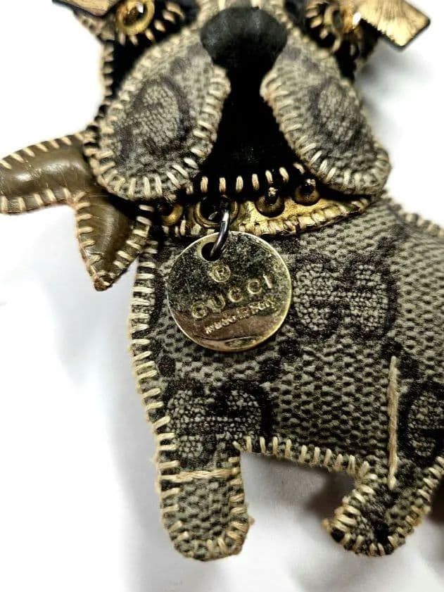 Gucci グッチョリ 犬型キーホルダー リボン付き