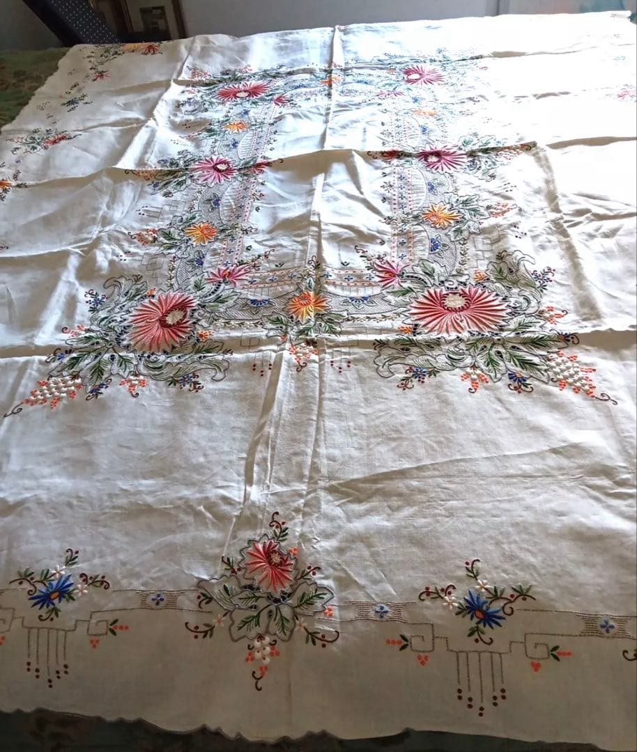 香港ヴィンテージ　刺繍　テーブルクロス お揃いのナプキン12枚OOAK刺繍花柄