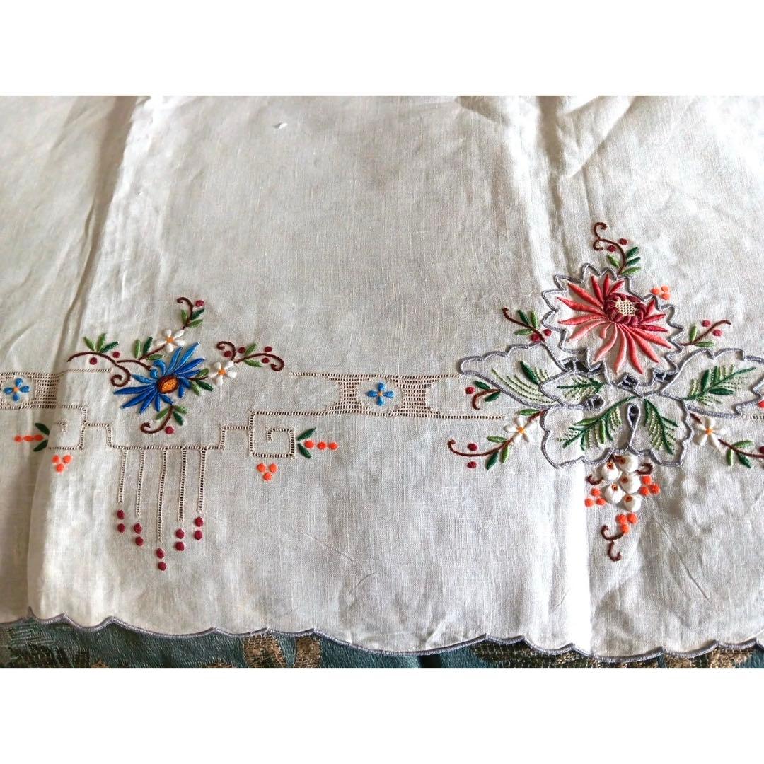香港ヴィンテージ　刺繍　テーブルクロス お揃いのナプキン12枚OOAK刺繍花柄