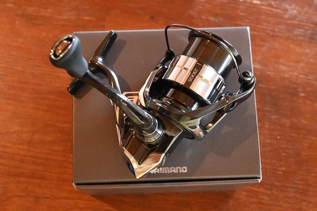 美品 23 ヴァンキッシュ 2500s シマノ リール