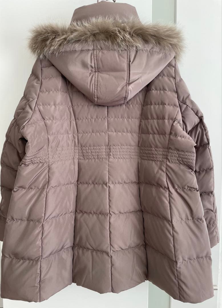 ８１５５【新品】レディースミセス　アウター　ゆったり３L ダウンコート　ベージュ