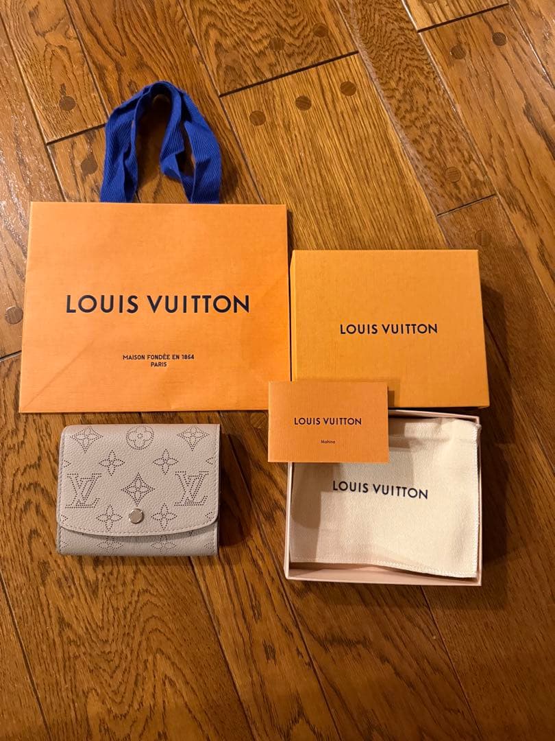 にこ美品ルイヴィトン　ポルトフォイユ　イリスコンパクトマヒナ　二つ折り財布