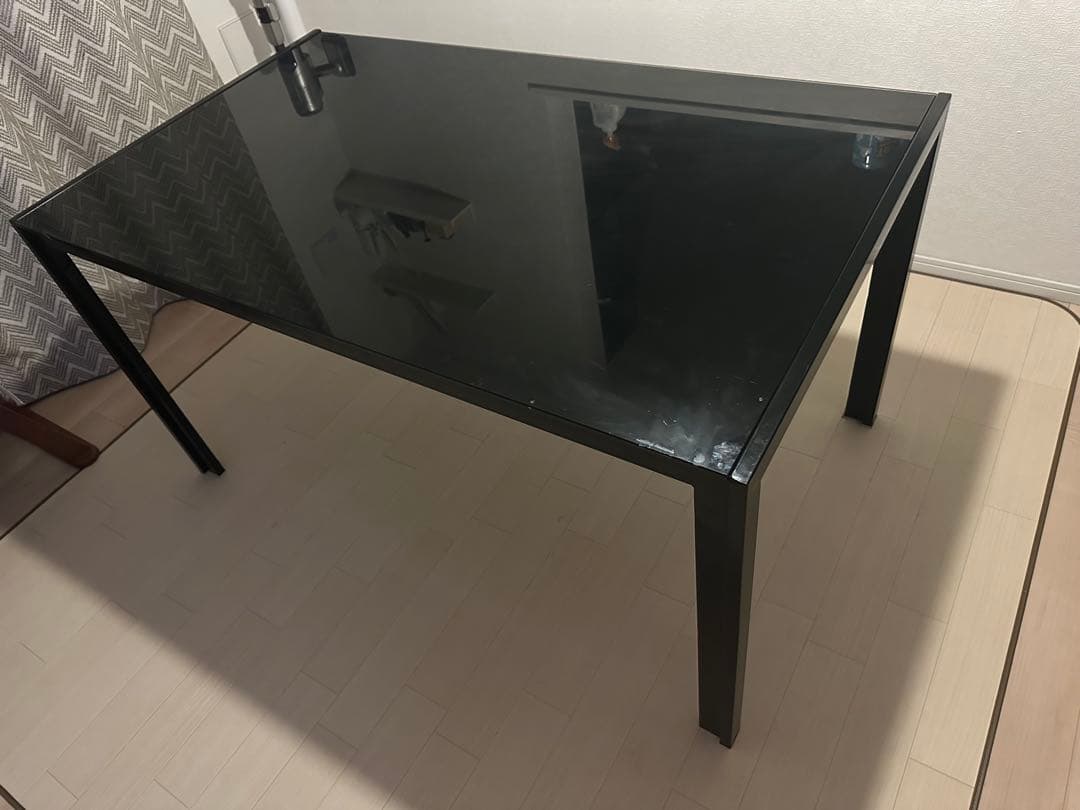 ブラック　ガラステーブル　食卓