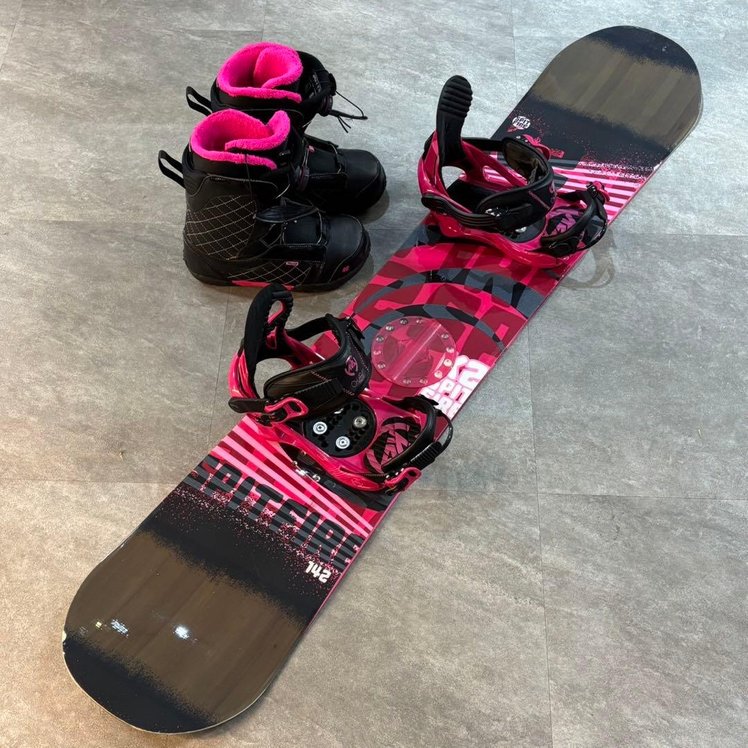 □ レディース K2 SPITFIRE 142cmスノーボード レディース 4点