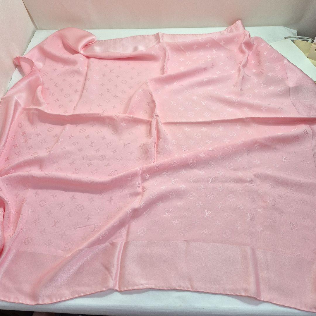 Louis Vuitton ピンク スカーフ