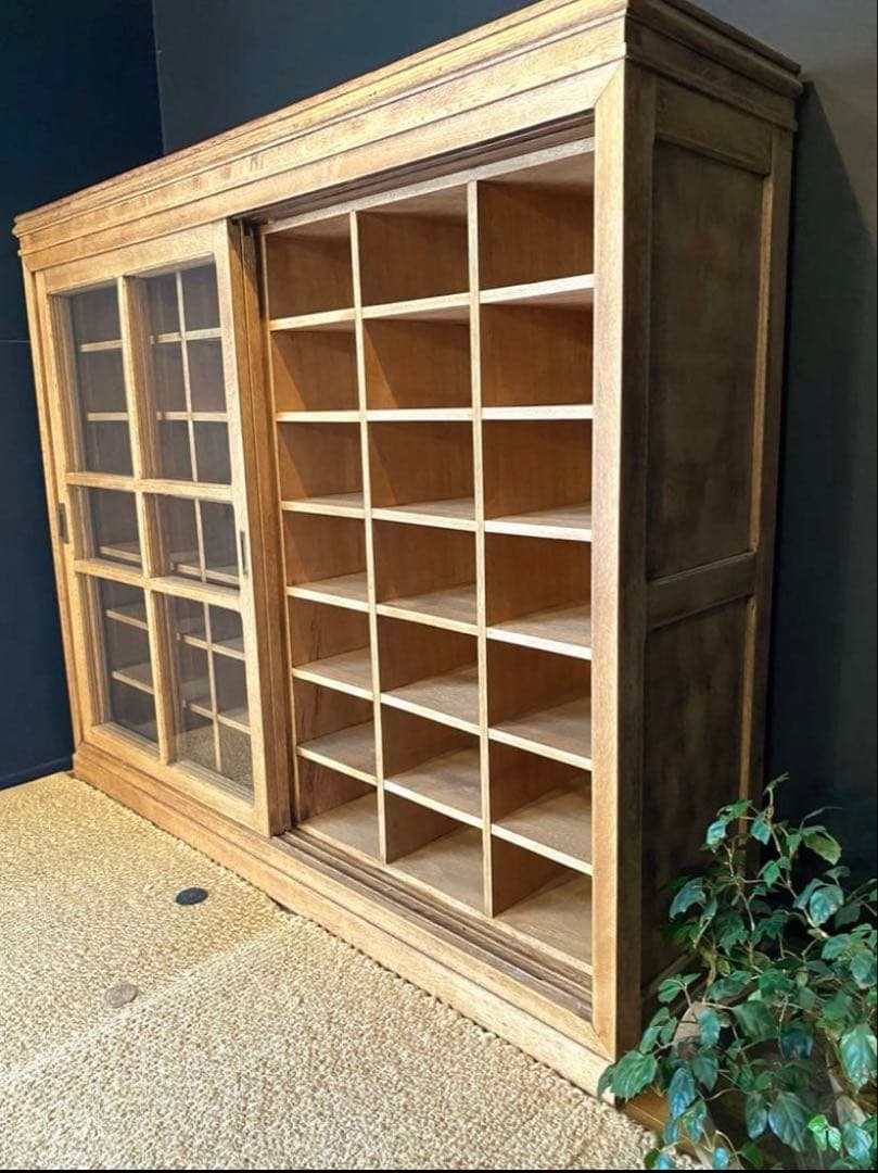水屋箪笥　稀少　ガラス扉　収納棚　アンティーク　古家具