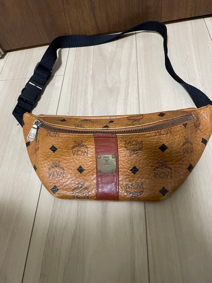 mcm ロゴプリント ボディバッグ ブラウン