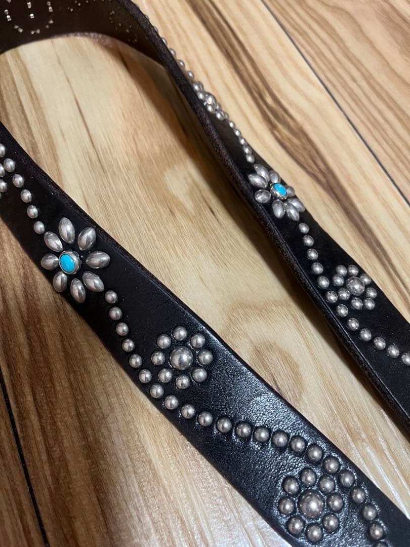 HTC フラワースタッズベルト