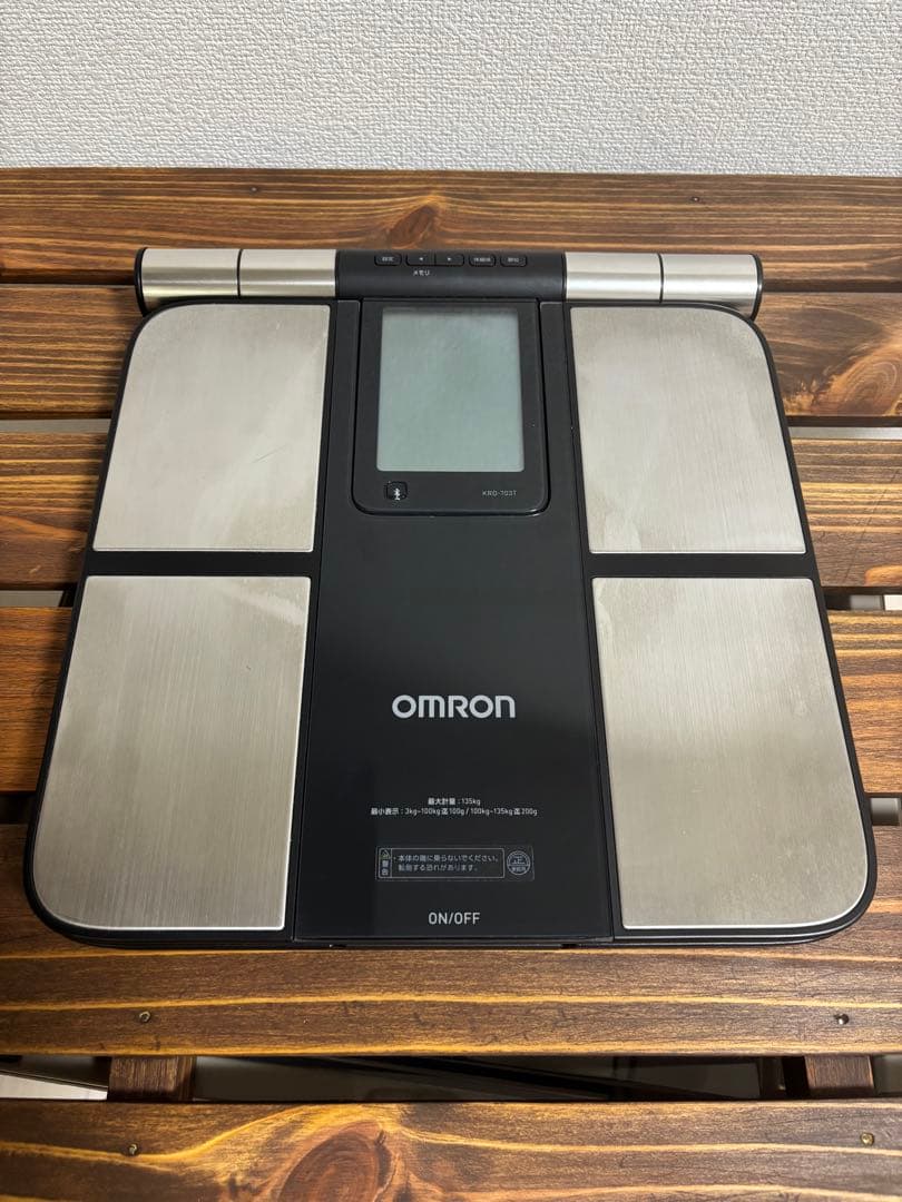 美品・オムロン 体重 体組成計 カラダスキャン ブラック KRD-703T