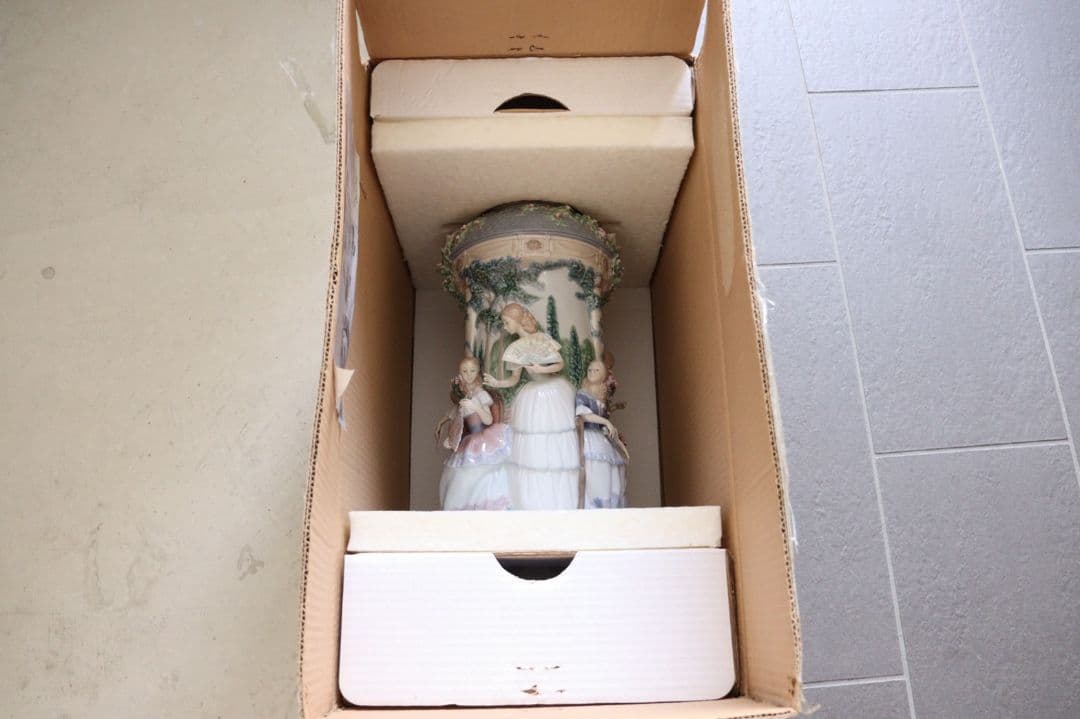 リヤドロ 　淑女の庭　500体限定　陶器人形　置物　フィギュリン　No1900