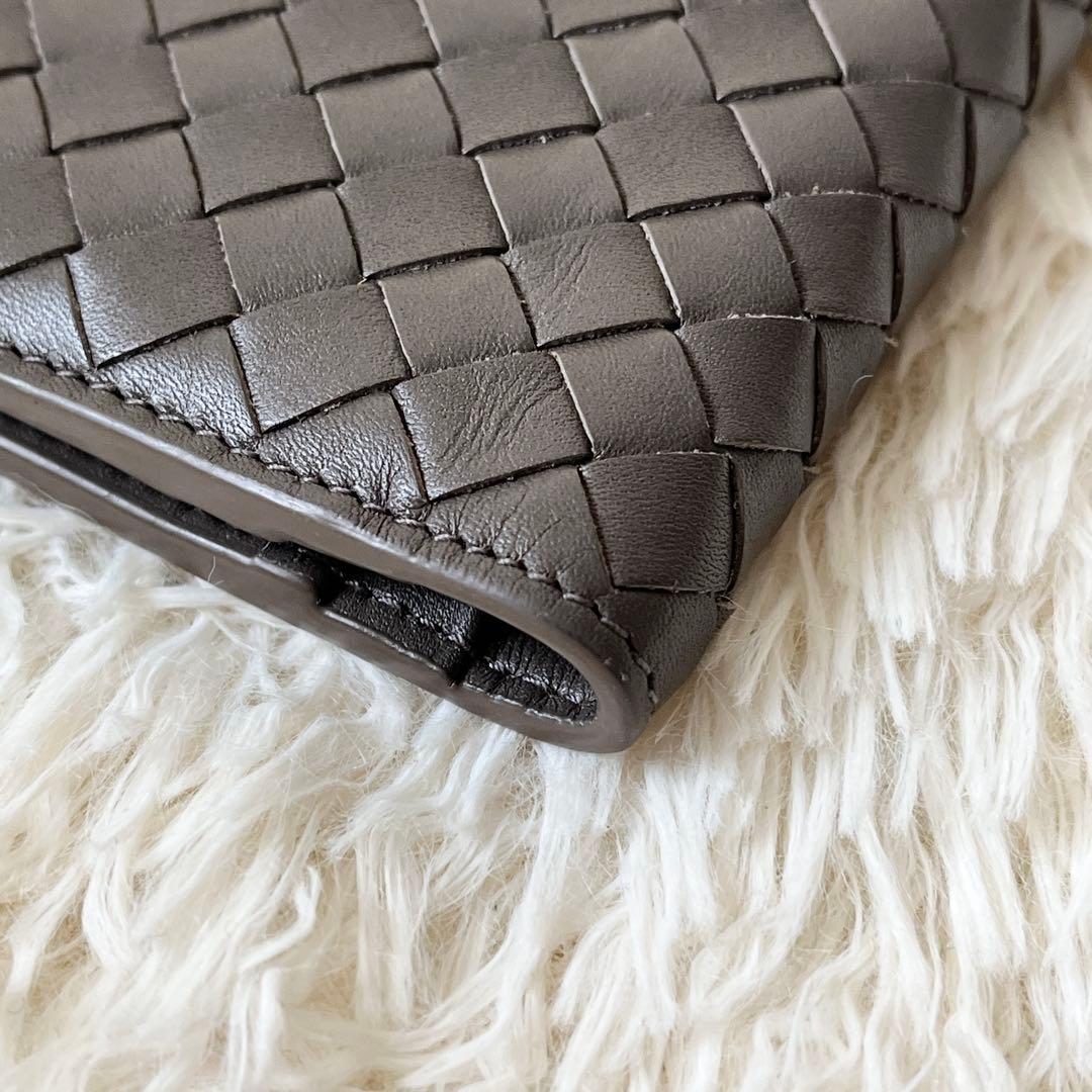 ⭐️未使用品⭐️　ボッテガヴェネタ　イントレチャート　二つ折り財布　ロゴ刻印