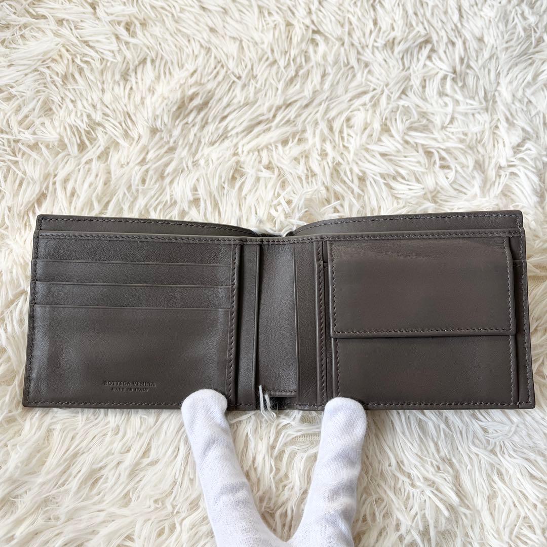 ⭐️未使用品⭐️　ボッテガヴェネタ　イントレチャート　二つ折り財布　ロゴ刻印