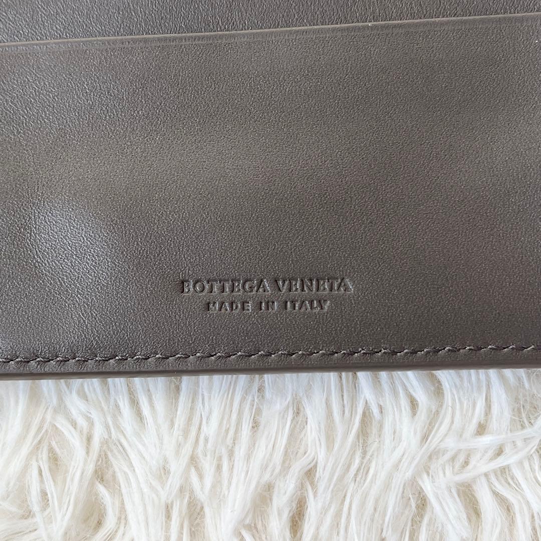 ⭐️未使用品⭐️　ボッテガヴェネタ　イントレチャート　二つ折り財布　ロゴ刻印