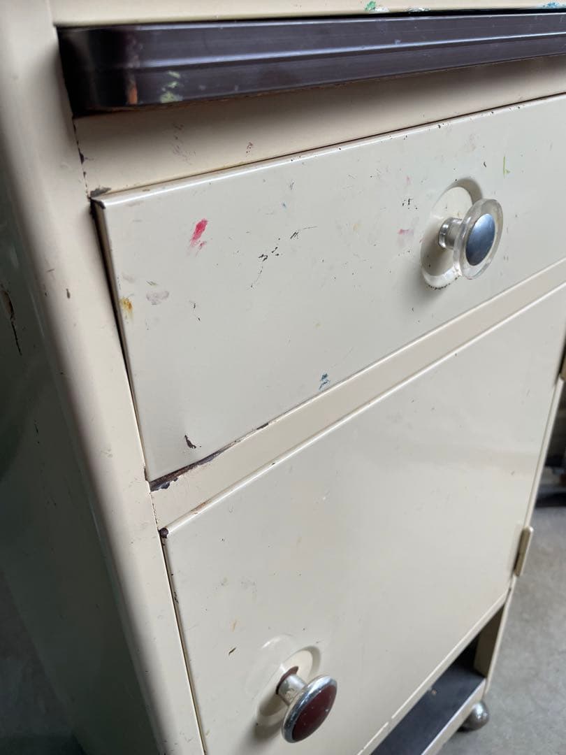 ビンテージ/スチール製/医療棚/収納棚/キャスター付き/ベロ付き/店舗什器