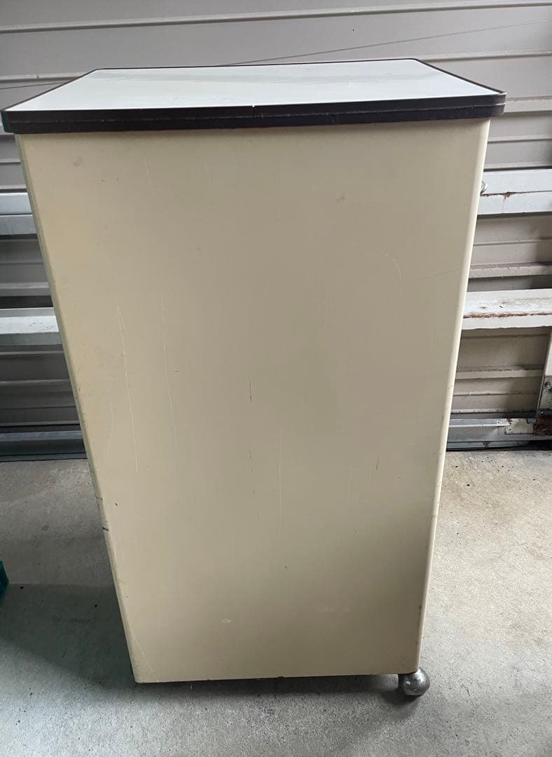 ビンテージ/スチール製/医療棚/収納棚/キャスター付き/ベロ付き/店舗什器