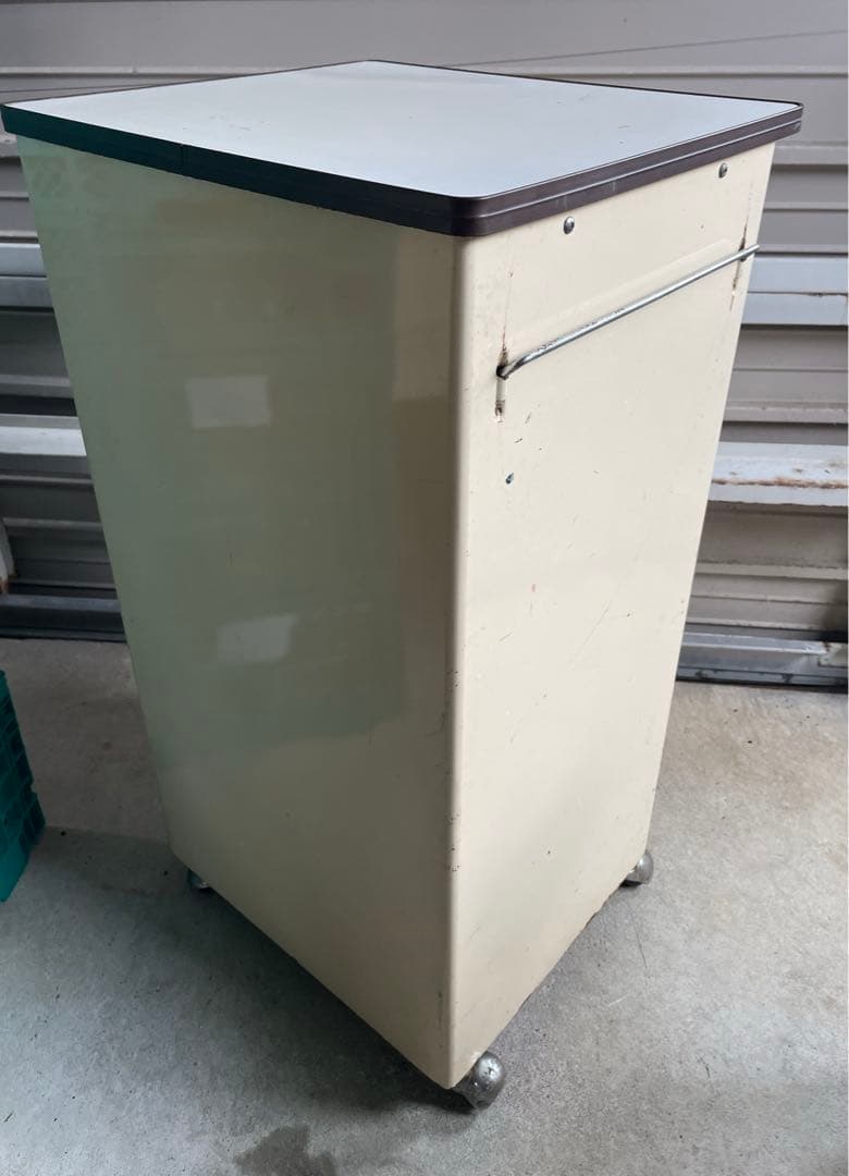 ビンテージ/スチール製/医療棚/収納棚/キャスター付き/ベロ付き/店舗什器