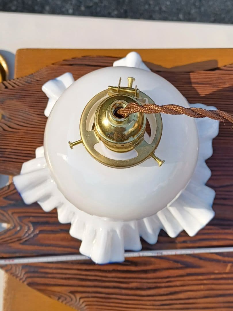 古いフリル色付きミルクホワイトガラスのペンダントライト