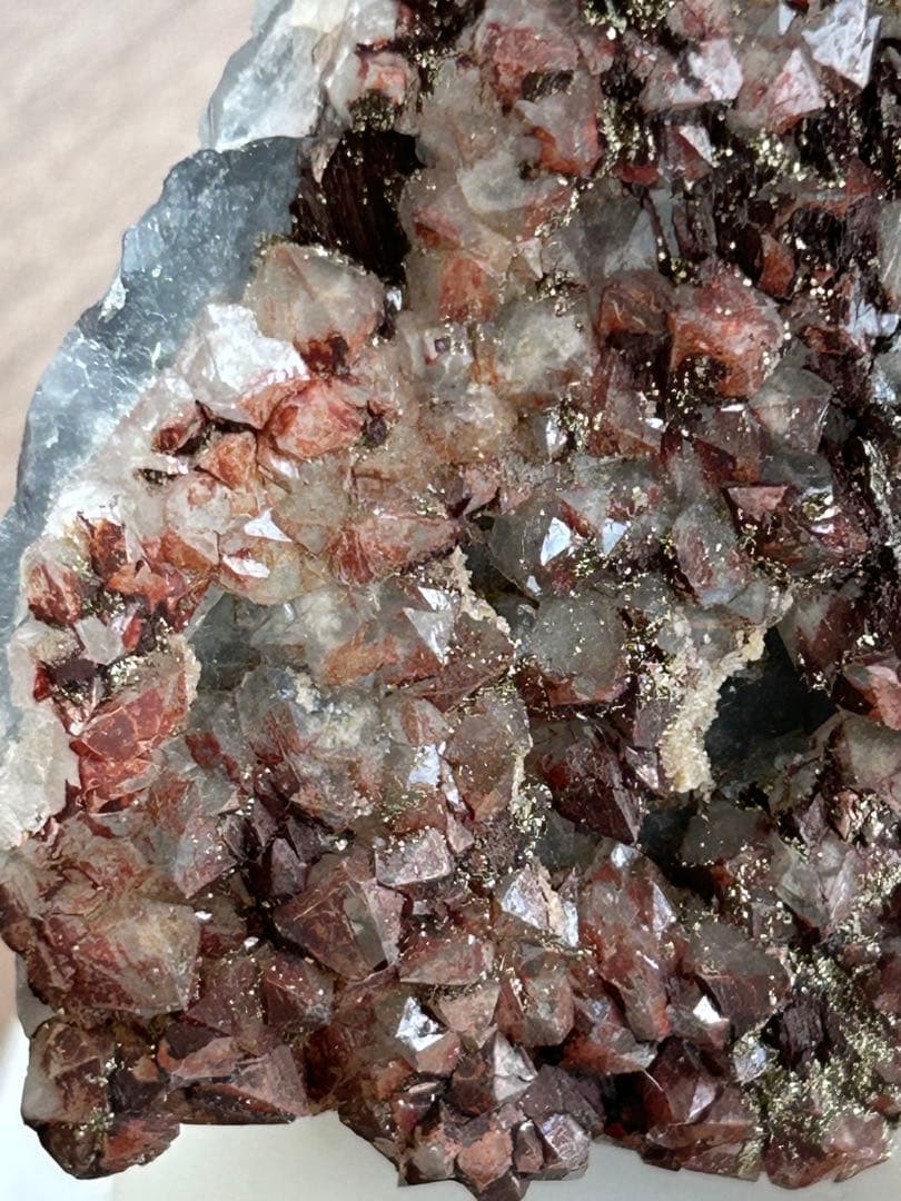 モロッコ産 ブルーフローライト × レッドクォーツパイライト共生 原石