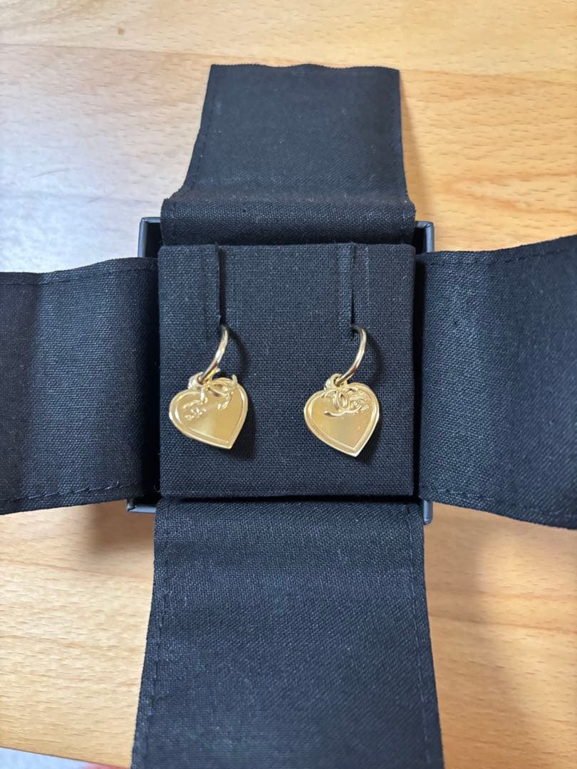 CHANEL ピアス　ロゴ　ハート　延期2/7まで