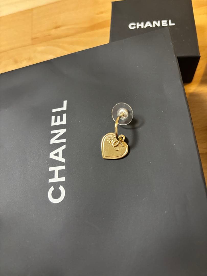 CHANEL ピアス　ロゴ　ハート　延期2/7まで