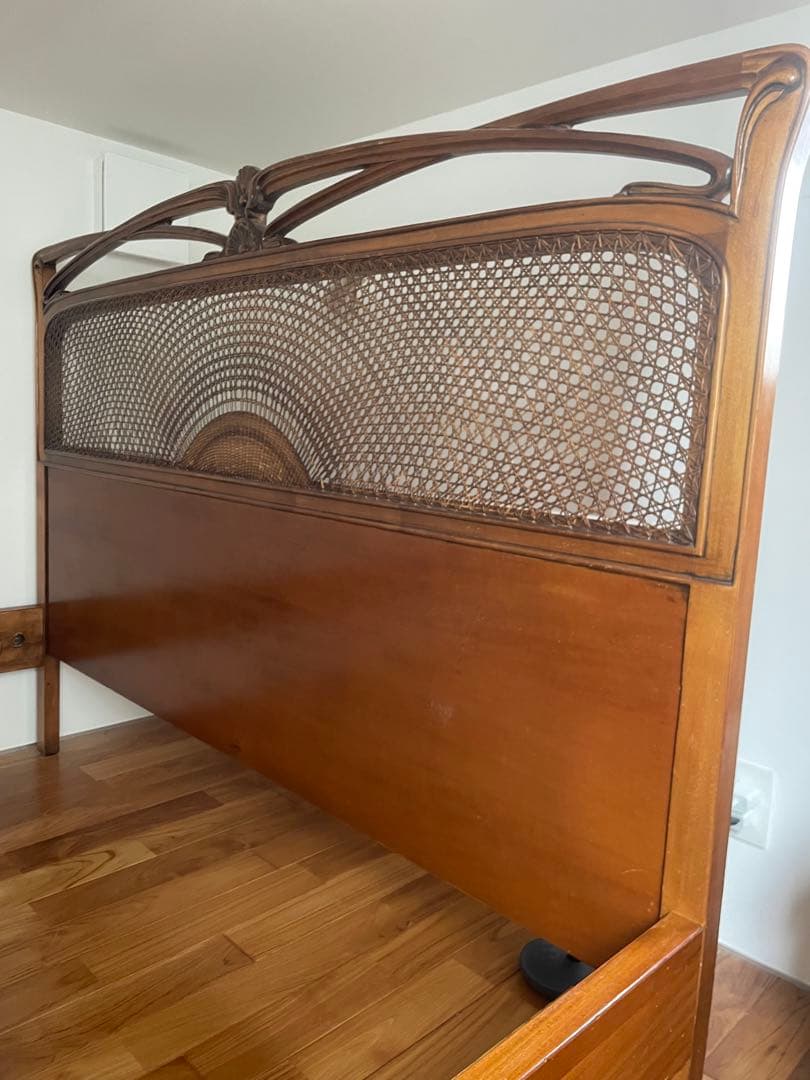 【値下げしました】メデア　ラタン編みベッド　アール・ヌーヴォー　クイーンサイズ