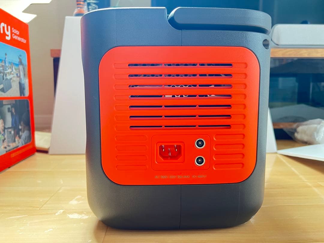 Jackeryポータブル電源1000Newと100Wソーラーパネルの2点セット