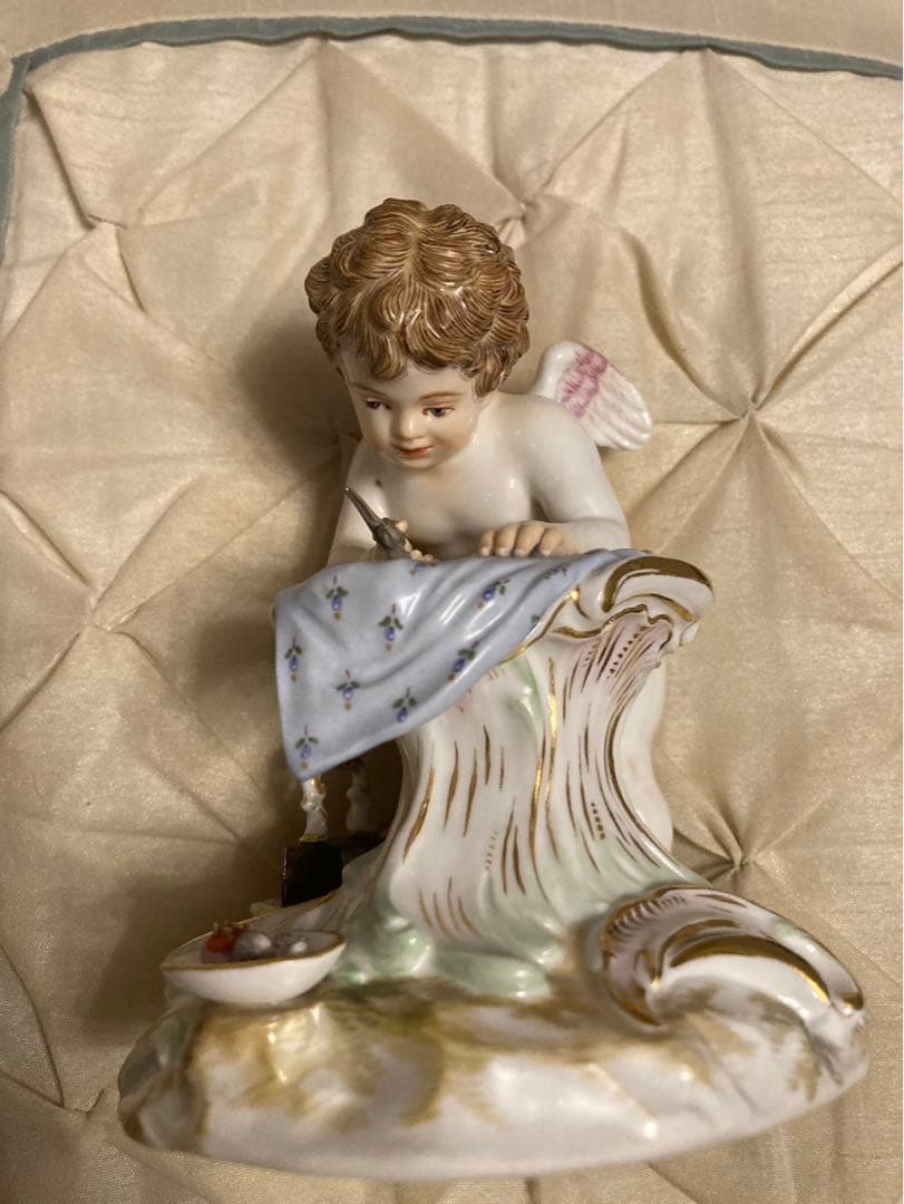 マイセン　裁縫をする天使　アンティークマイセン