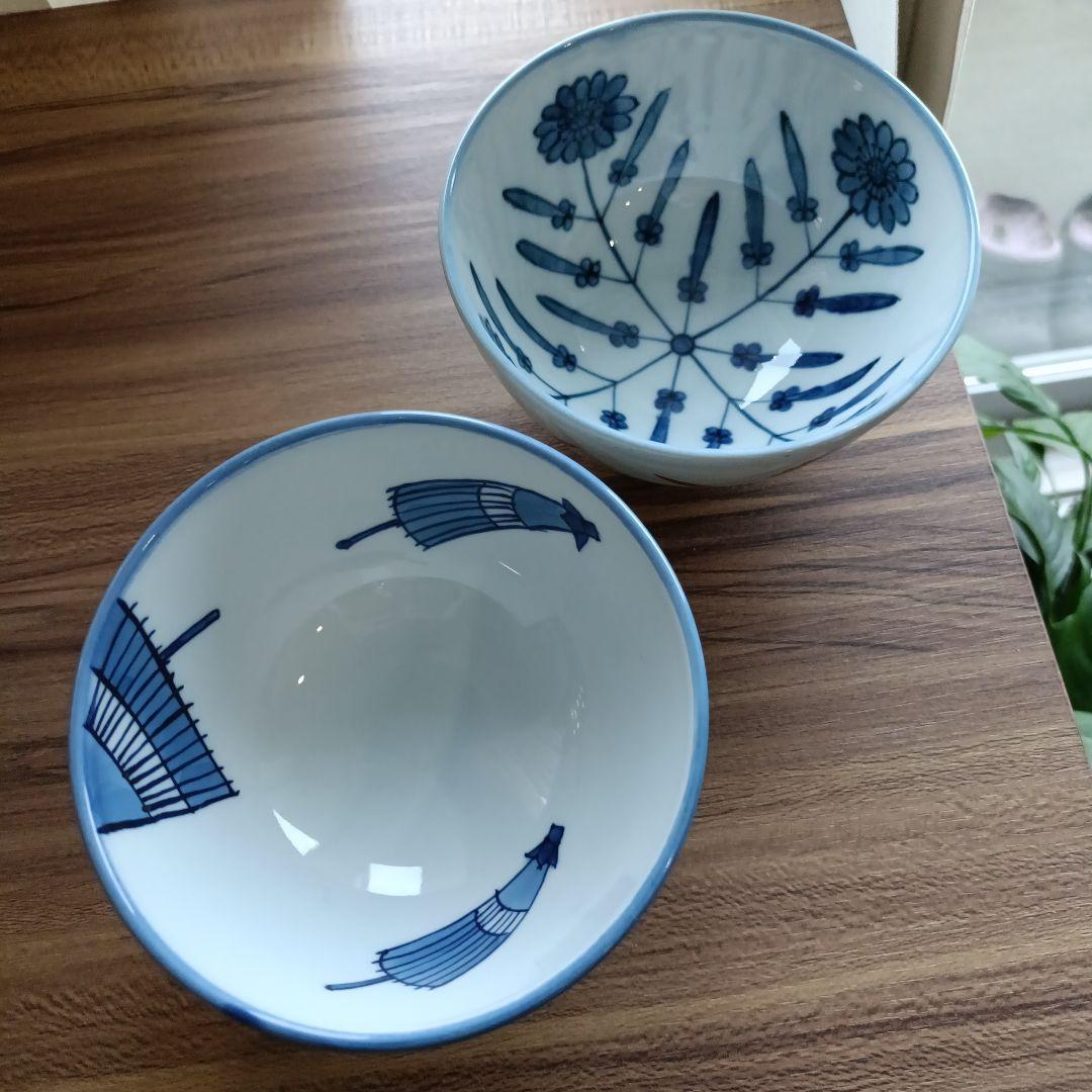 源右衛門　 青と赤の花柄と傘柄　 飯碗