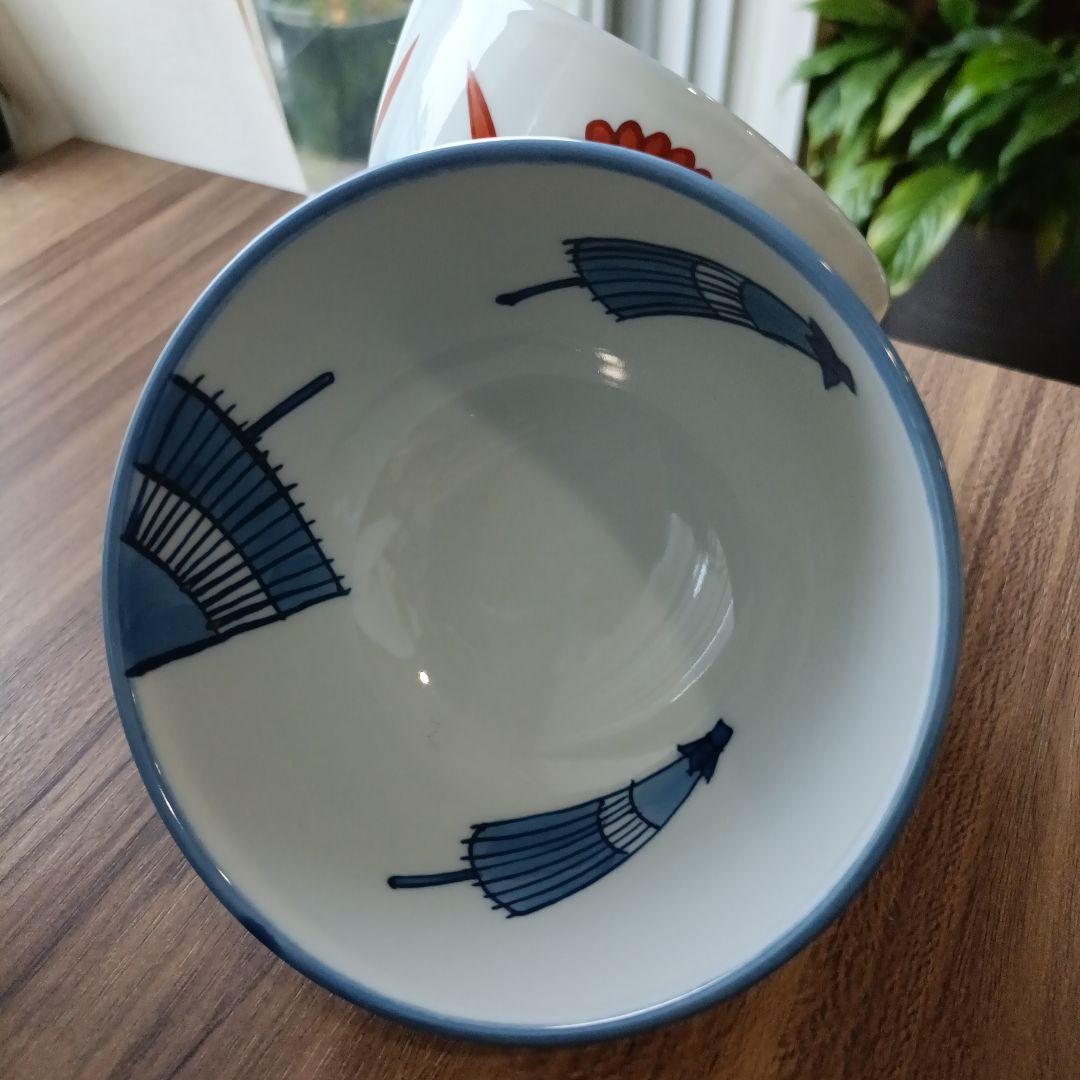 源右衛門　 青と赤の花柄と傘柄　 飯碗